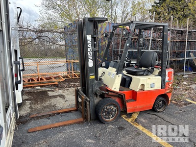 Nissan CPJ02A25PV 4475 lb Cushion Tire رافعة شوكية (Inoperable)