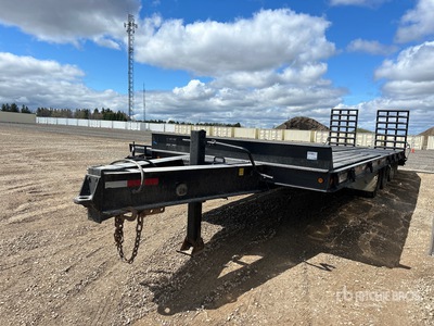 2004 Loadstar 29 ft Tri/A Equipment Trailer