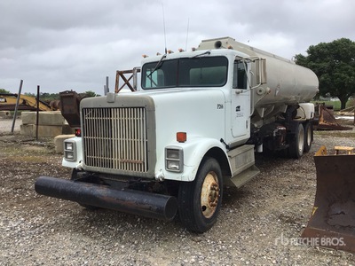 1990 International 9300 5000 gal 6x4 Brandstof vrachtwagen