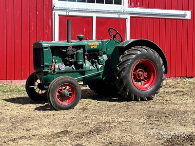 Oliver 18-28 2WD Wide Front Trattore agricolo d'epoca