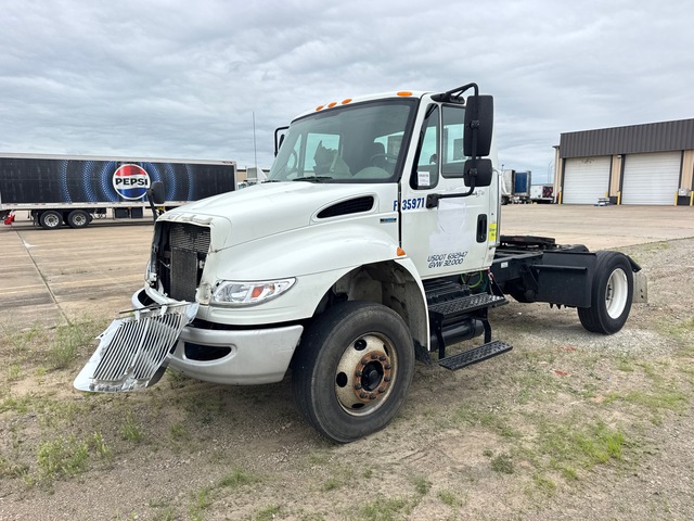 2008 International 4400 4x2 S/A Day Cab Truck Tractor 2008 International 4400 4x2 S/A Day Cab Truck Tractor