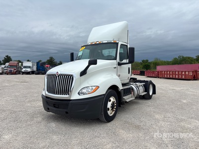 2021 International LT625 4x2 تراكتور شاحنة (أحادي المحور)
