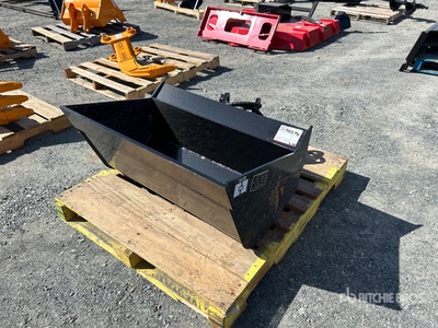 2026 GIYI GY-D5T 35 in Tilting Excavator Bucket - Fits 3-5 ton Excavator (Unused)
