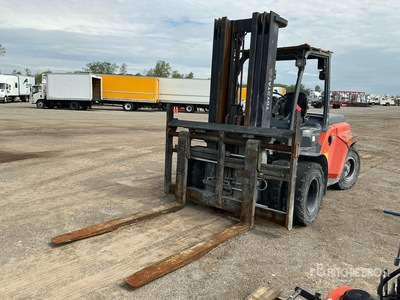 2017 Toyota 8FD70U 13200 lb Pneumatic Tire Forklift