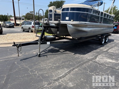 2011 Road Runner Tritoon 22 22TT Boat Trailer