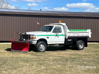 1997 Ford F-350 4x4 Camión con pala para nieve