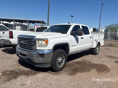 2016 GMC Sierra 2500HD 4x4 Crew Cab Utility Truck
