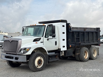 2011 International 7400 Camion à benne tandem (Inoperable)