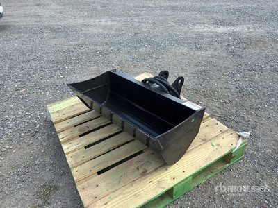 2026 GIYI GY-D3T 32 in Tilting Godet de pelleteuse - Fits 3-5 ton Excavator (Unused)