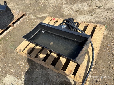 2026 GIYI GY-3TB Tilting Excavator Bucket - Fits Cat 3 - 5 ton (Unused)