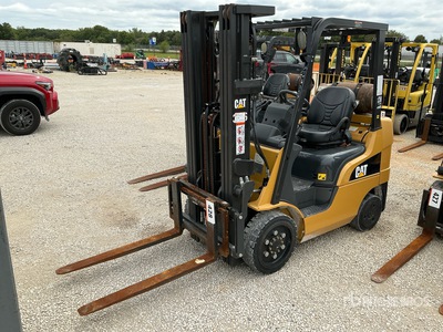 Cat 2C5000 5000 lb Pneumatic Tire Carrelli Elevatori