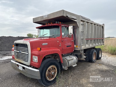 1989 Ford L8000 8x4 Camion à benne basculante Tridem