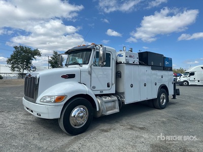 2019 Peterbilt 337 4x2 Camion de servicios