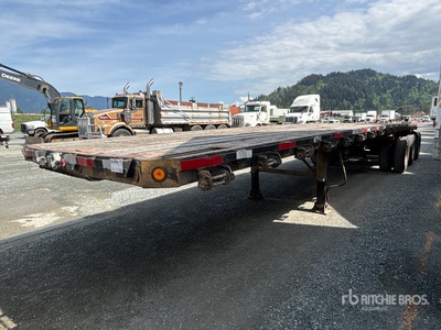1999 Thruway 32 ft Tri/A B-Train Lead Flatbed Trailer