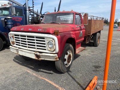 1976 Ford F-700 4x2 Camión-cisterna