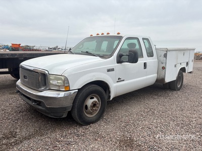 2002 Ford F-350 4x2 Extended Cab Utility Truck (Inoperable)