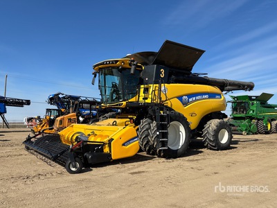 2016 New Holland CR9.90 Combine Harvester