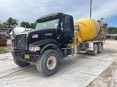 2016 VOLVO VHD 8x4 Mixer Truck