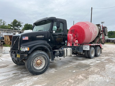 2014 VOLVO VHD 8x4 Mixer Truck