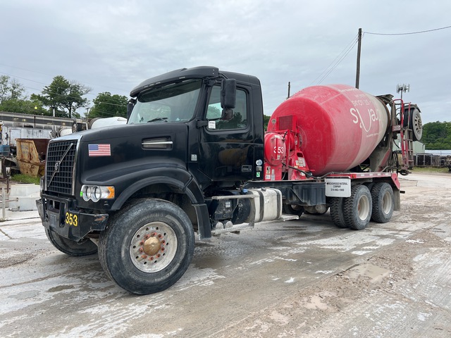 2014 Volvo VHD 8x4 Mixer Truck 2014 Volvo VHD 8x4 Mixer Truck