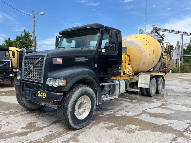 2013 Volvo VHD 8x4 Mixer Truck 2013 Volvo VHD 8x4 Mixer Truck