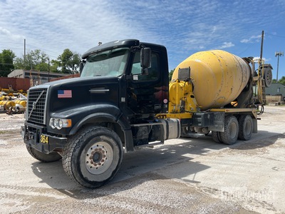 2016 VOLVO VHD 8x4 Mixer Truck
