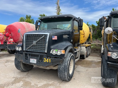 2011 VOLVO VHD 10x4 Mixer Truck