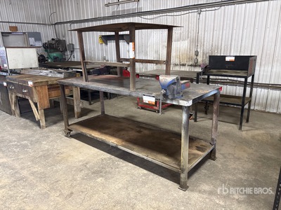 Quantity of (2) Welding Tables Varios, tienda, almacen, consumidor