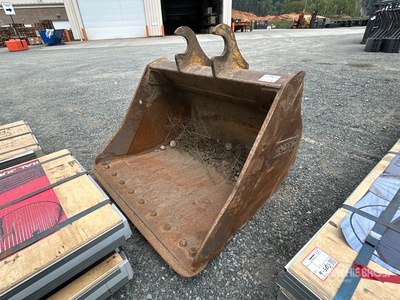 Brandt 53 in 1.25 cyd Q/C Cleanup Excavator Bucket - Fits John Deere 120
