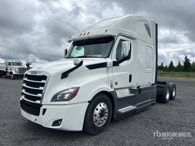 2020 Freightliner Cascadia 126 6x4 T/A Sleeper Truck Tractor