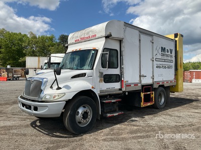 2006 International 4300 4x2 Attenuator Truck