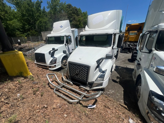 2019 Volvo VNL CNG 6x4 T/A Day Cab Truck Tractor (Inoperable) 2019 Volvo VNL CNG 6x4 T/A Day Cab Truck Tractor (Inoperable)