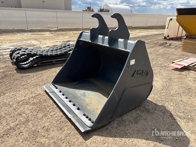 70 in Q/C Cleanup Excavator Bucket - Fits John Deere 350G