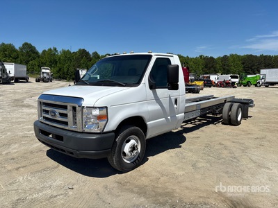 2011 Ford E-450 4x2 Cab and Chassis