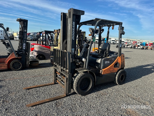 2008 Doosan D25 S-5 3500 lb Pneumatic Tire Forklift (Inoperable)