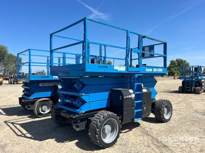 2017 Genie GS4390RT Dual Fuel Piattaforma aerea verticale