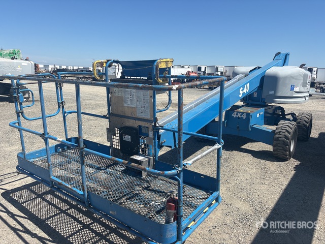 2017 Genie S40 4WD Diesel Telescopic Boom Lift