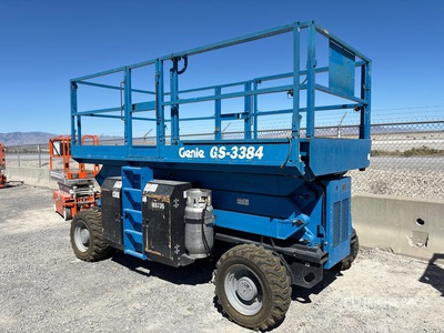 2017 Genie GS3384 4x4 Dual Fuel منصة رفع متحركة