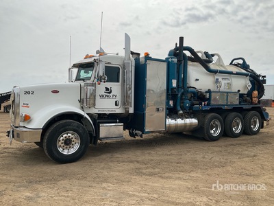 2013 Westech on 2012 Peterbilt 367 8x6 Combination Wash/ Vacuum Tanker Truck