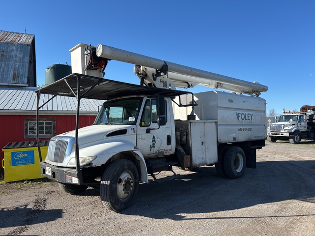 2000 Altec LR V55 55 ft on 2005 International 4300 4x2 Forestry Chipper Body Bucket Truck