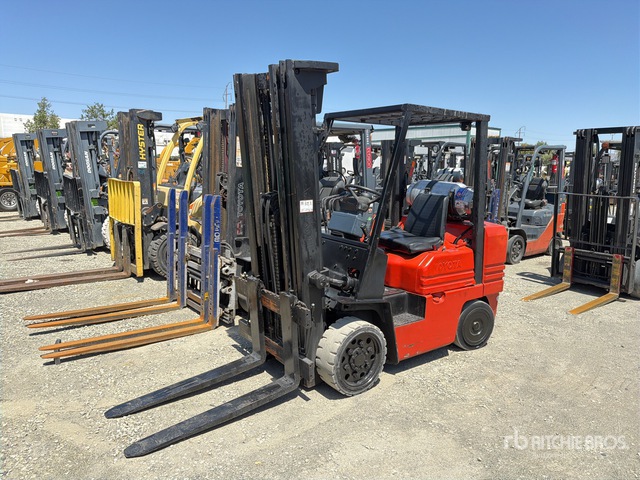 1992 Toyota 5FGC30 5700 lb Cushion Tire Forklift