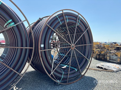 Quantity of (2) Opgerolde slanghaspel