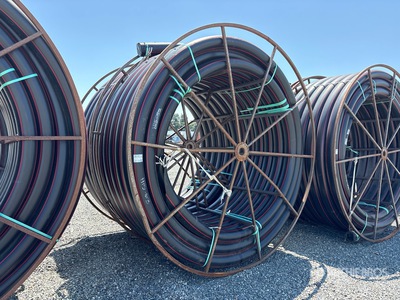 Quantity of (2) Opgerolde slanghaspel