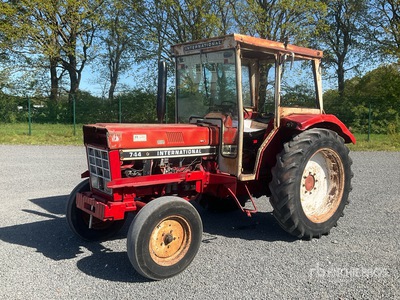 International 744 Tracteur agricole 2WD
