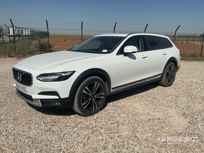 2019 Volvo V90 Cross Country AWD Automobile