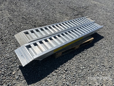 Quantity of (2) 2025 Aluminium Loading Ramps Varios, tienda, almacen, consumidor (Unused)