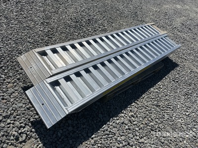 Quantity of (2) 2025 Aluminium Loading Ramps Varios, tienda, almacen, consumidor (Unused)