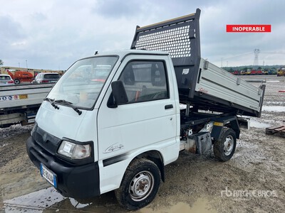 2007 Piaggio Porter 4x4 Camión volquete (Inoperable)