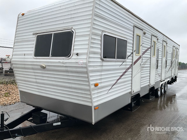 2009 Travel By Design 37 ft Tri/A Travel Trailer