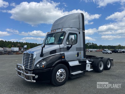 2016 Freightliner Cascadia 113 6x4 T/A Day Cab Truck Tractor